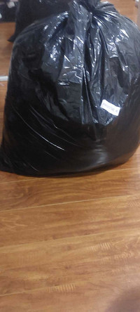 Bag of used clothes/Sac de vêtements usagées 