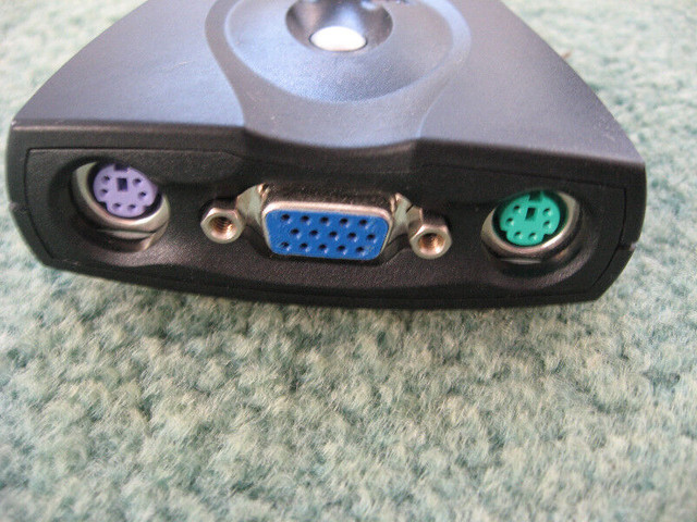 KVM Switch 2 Channel Avocent SVM200 PS2 VGA Keyboard Video Mouse dans Souris, claviers et webcaméras  à Ouest de l’Île - Image 3
