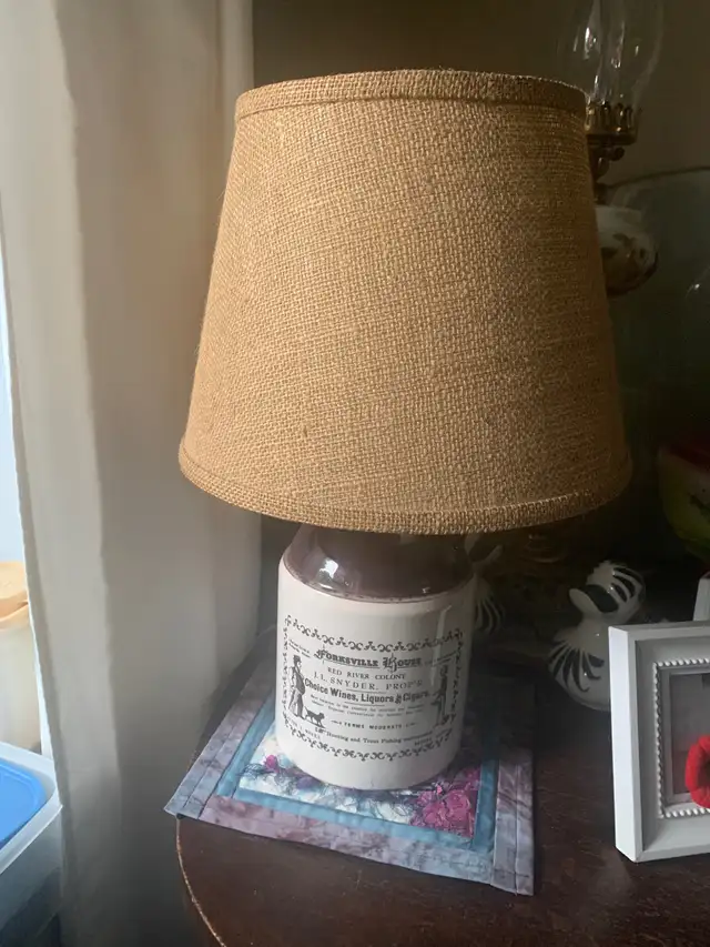 Lovely vintage table lamps in Indoor Lighting & Fans in Kitchener / Waterloo - Image 7