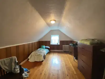 Private Furnished Room – Danforth/Greektown, women only