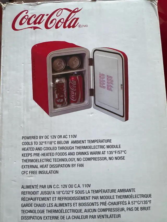 Coca Cola Mini Fridge in Refrigerators in Mississauga / Peel Region - Image 6