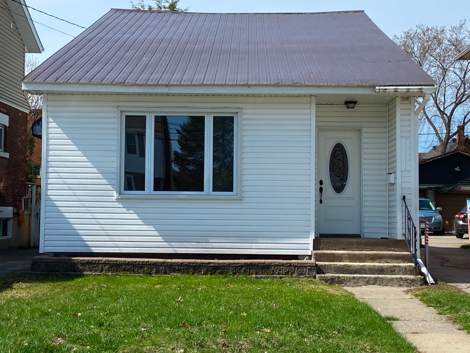 Single-Family Detached Home with Double-Car Garage for Rent 1