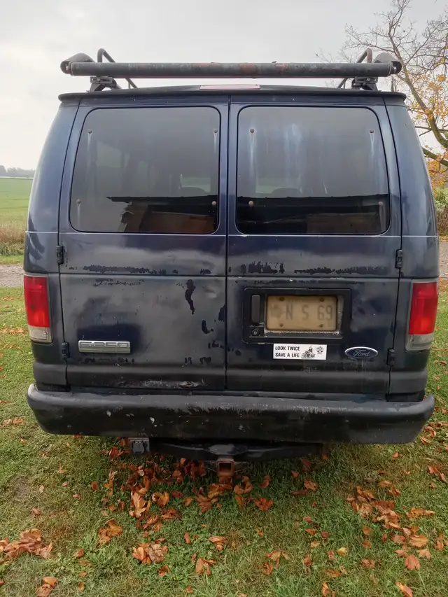 2006 Ford E350 van 151000 klms591903170096670723
