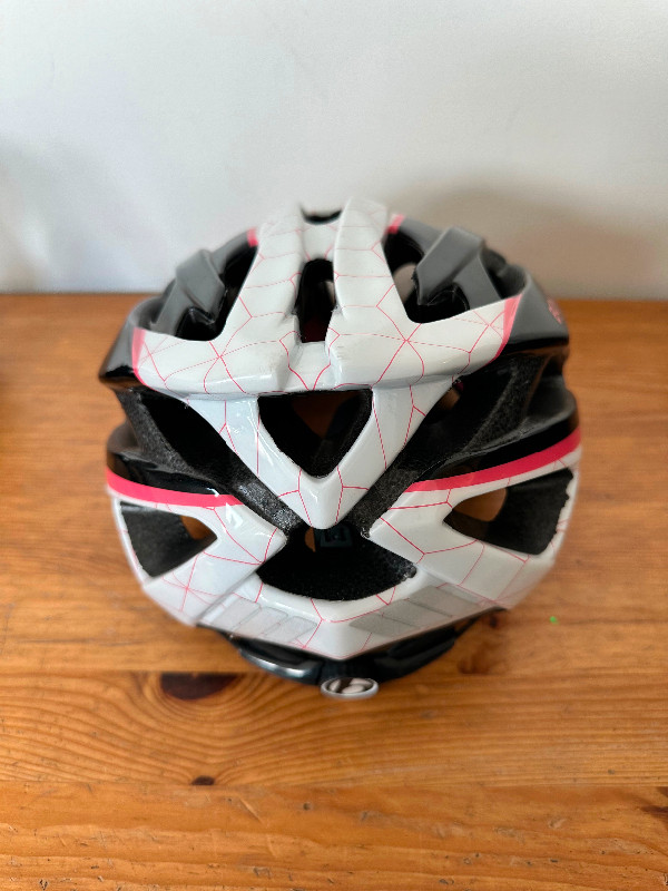 Road biking helmet in Road in Vernon - Image 2