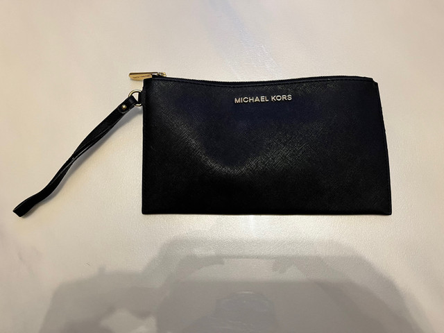 Michael Kors wristlet  in Women's - Bags & Wallets in Oshawa / Durham Region