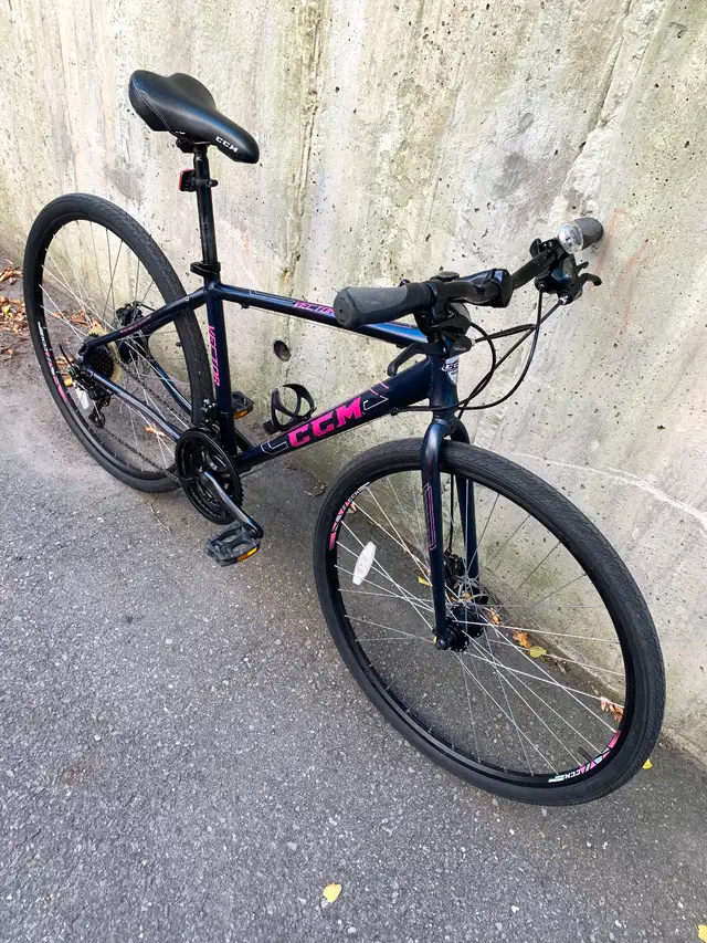 LIKE NEW! medium size ladies city bike with disc brakes TUNED!62863739303939121