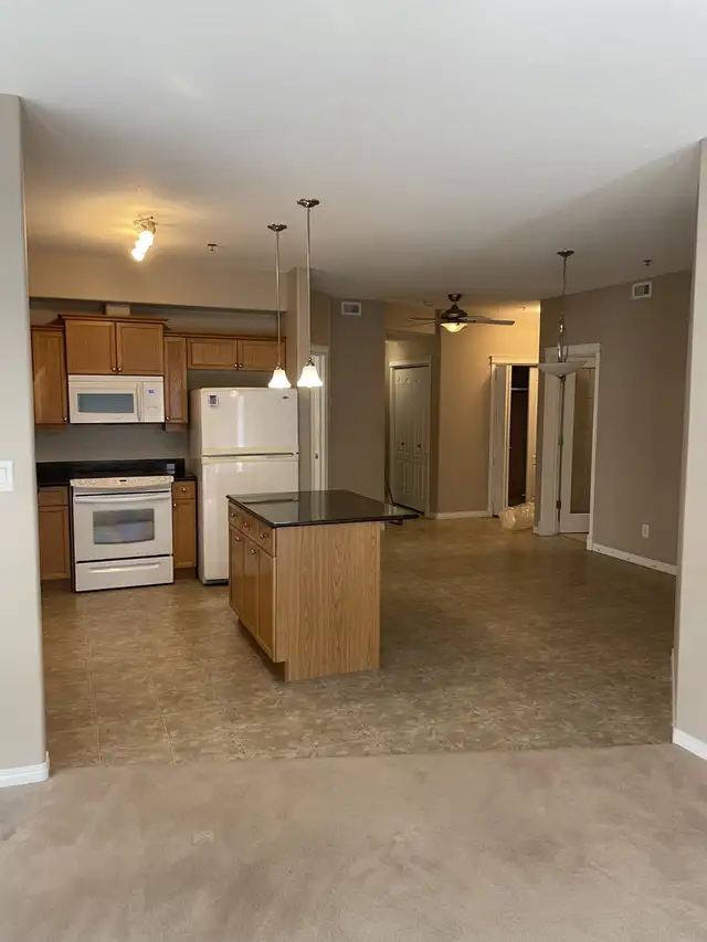 South Nutana Apartment for Rent (2 bed 2 bath + a den)63782602101123124
