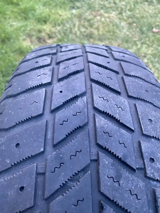 selling 2 Toyota Camry winter tires with rims in Tires & Rims in Oshawa / Durham Region - Image 4