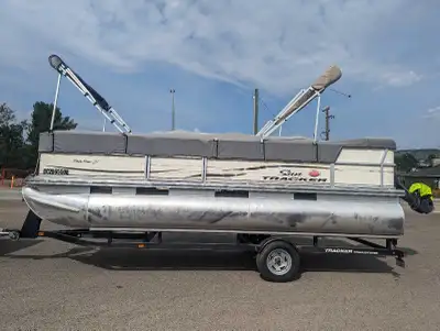 2006 21 ft pontoon boat with 60 hp Mercury and Trailstar trailer. Motor had a complete service Summe...