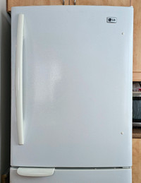 VENDU - MERCI  Réfrigérateur LG  30" fridge -- Mont-Tremblant