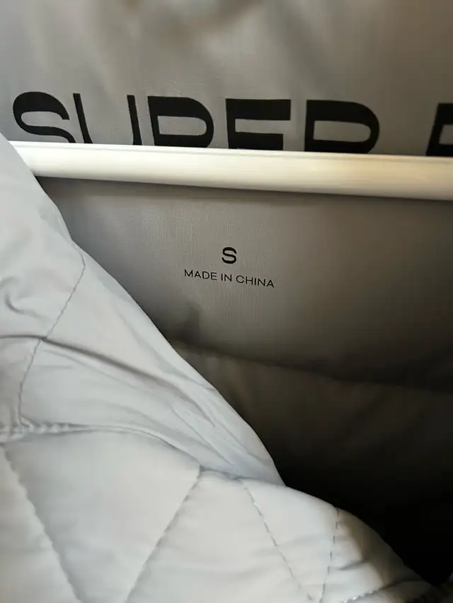 AVAIL. ARITZIA SUPER PUFF SHORTY SMALL LIMITED MARBLE GRAY in Women's - Other in Oakville / Halton Region - Image 5