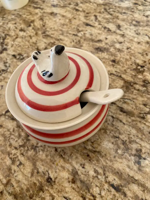 Sucrier en porcelaine fait au Québec (Lebeau) in Arts & Collectibles in City of Montréal - Image 6