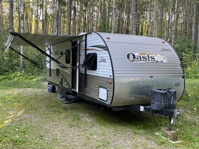 Used 2013 Forest River Shasta Oasis 26DB in Travel Trailers & Campers in Edmonton