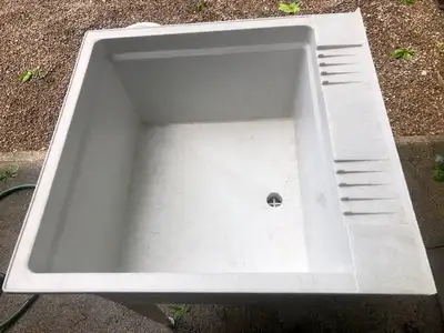 New! Laundry tub 24" wide, Cuve à lavage 24 po, View more