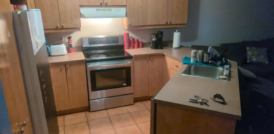 Chambre a loué 650 $ dans mon appartement (4 et demie). Inclue internet, hydro, laveuse, sécheuse, l...