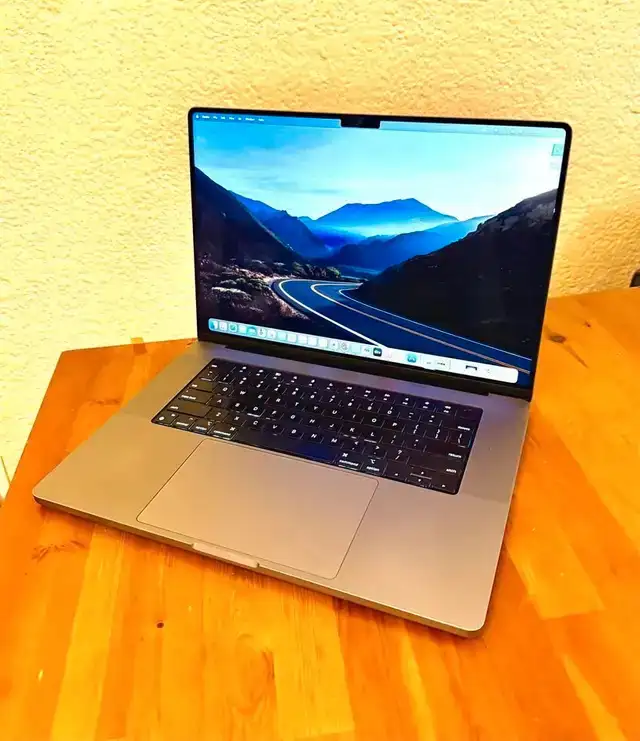 MacBook Pro 2021 (A2485) | M1 Pro | 16GB RAM | 500GB SSD | 16 in Laptops in Markham / York Region - Image 2