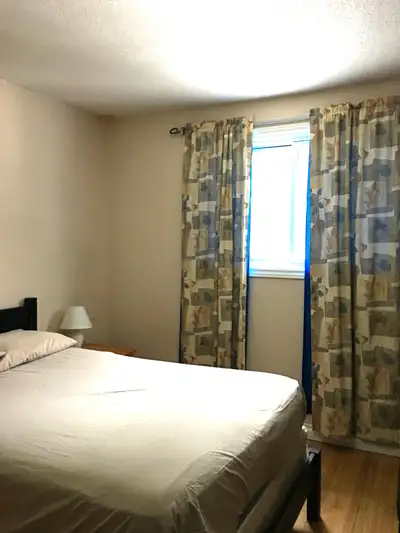2nd Floor Room at Kingston & Morningside Single Occupancy. Furnished large private bedroom , Shared...