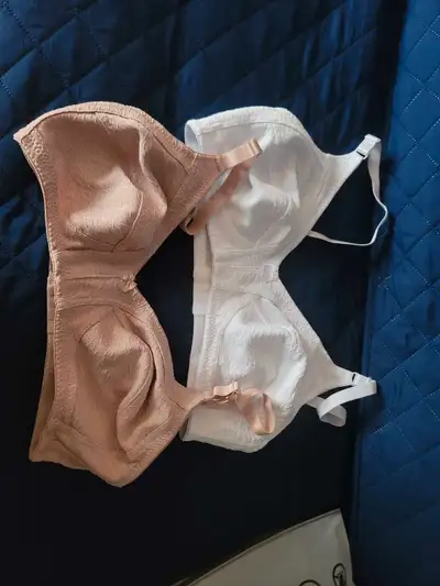 2 elegant Bras, View more