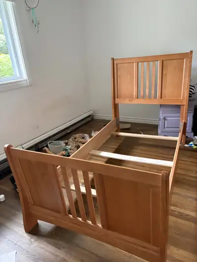 Solid wood matching vintage 3-piece twin bedroom set., View more
