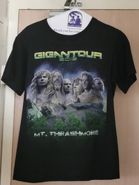 GENTLY USED, 2013 MEGADEATH GIGANTOUR CONCERT SHIRT, SMALL!!!