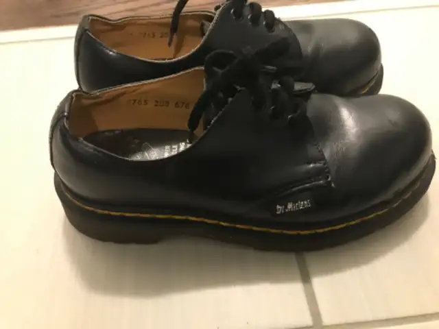 Vintage Doc Martens Safety shoes Steel Toe Yellow stitch Size 4 in Women's - Shoes in Oshawa / Durham Region - Image 2