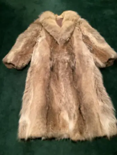 MANTEAU DE FOURRURE EN LOUP, FEMME, WOMEN WOLF FUR COAT, View more