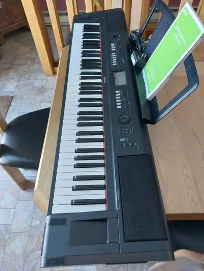 clavier 76 notes yamaha np-v80, View more
