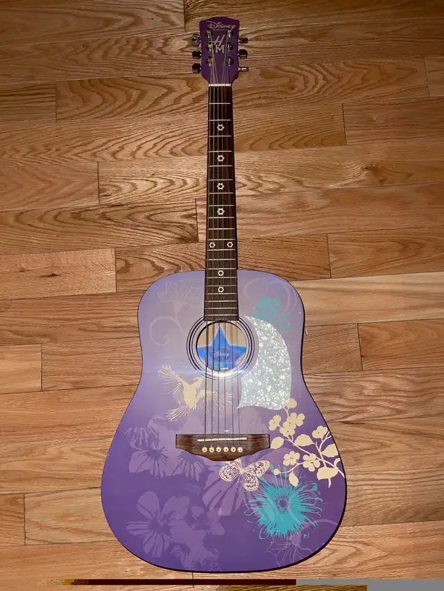 Disney  Washburn Hannah Montana Acoustic Guitar in Guitars in City of Montréal - Image 3