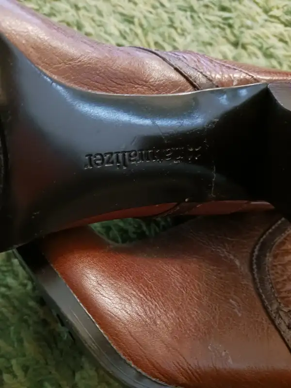 Women Leather Brown NATURALIZER Boots Size 8M in Women's - Shoes in Mississauga / Peel Region - Image 4
