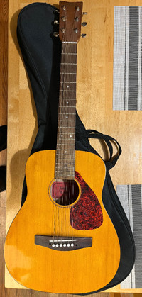 Yamaha FG-Junior JR-1 3/4 Size Junior Guitar and Gig Bag