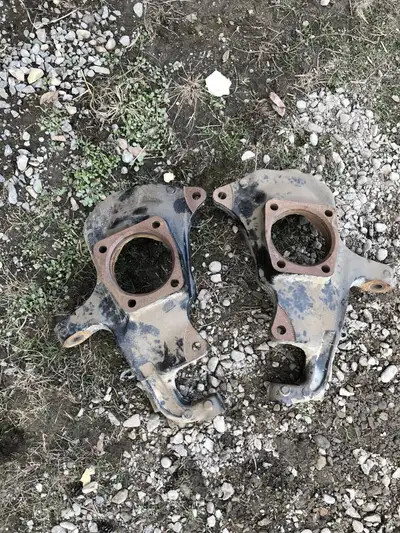 Up for grabs is a left and a right hand spindle for a 2012 dodge power wagon. They are new and came...