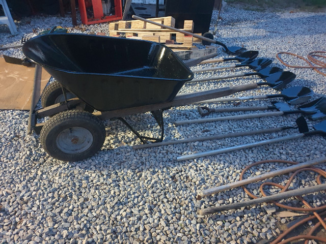 Shovels 30$ each and wheelbarrow for sale 150$ dans Outils d'extérieur et entreposage  à Chatham-Kent - Image 4