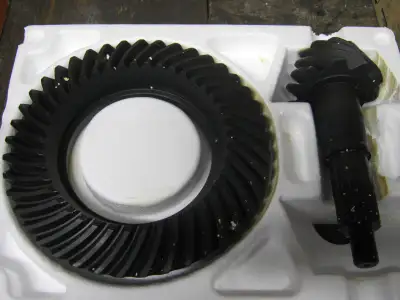 New Motive gear set for ford 8.8" 4:10 ratio