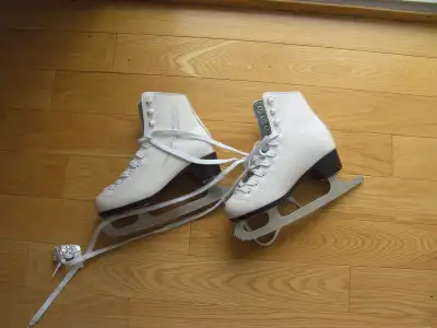 Girls skates Cascade lake Placid size 4 30$, View more