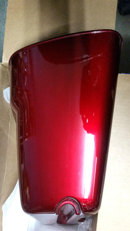 Harley MYST/Velvet Red Sunglo RH Saddlebag  90201064EAD  NEW in Motorcycle Parts & Accessories in London - Image 3