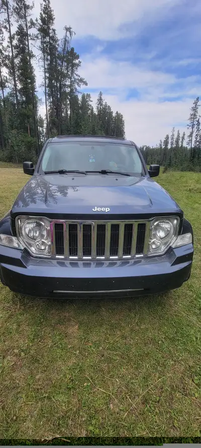 Key features and specifications Engine: 3.7L V6 with 210 horsepower and 235 lb-ft of torque Drivetra...