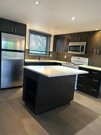 2 Bedrm Condo for Rent