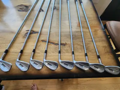 Adams CMB (4-GW) comes with tour concept shafts (S3) STIFF. Excellent condition.