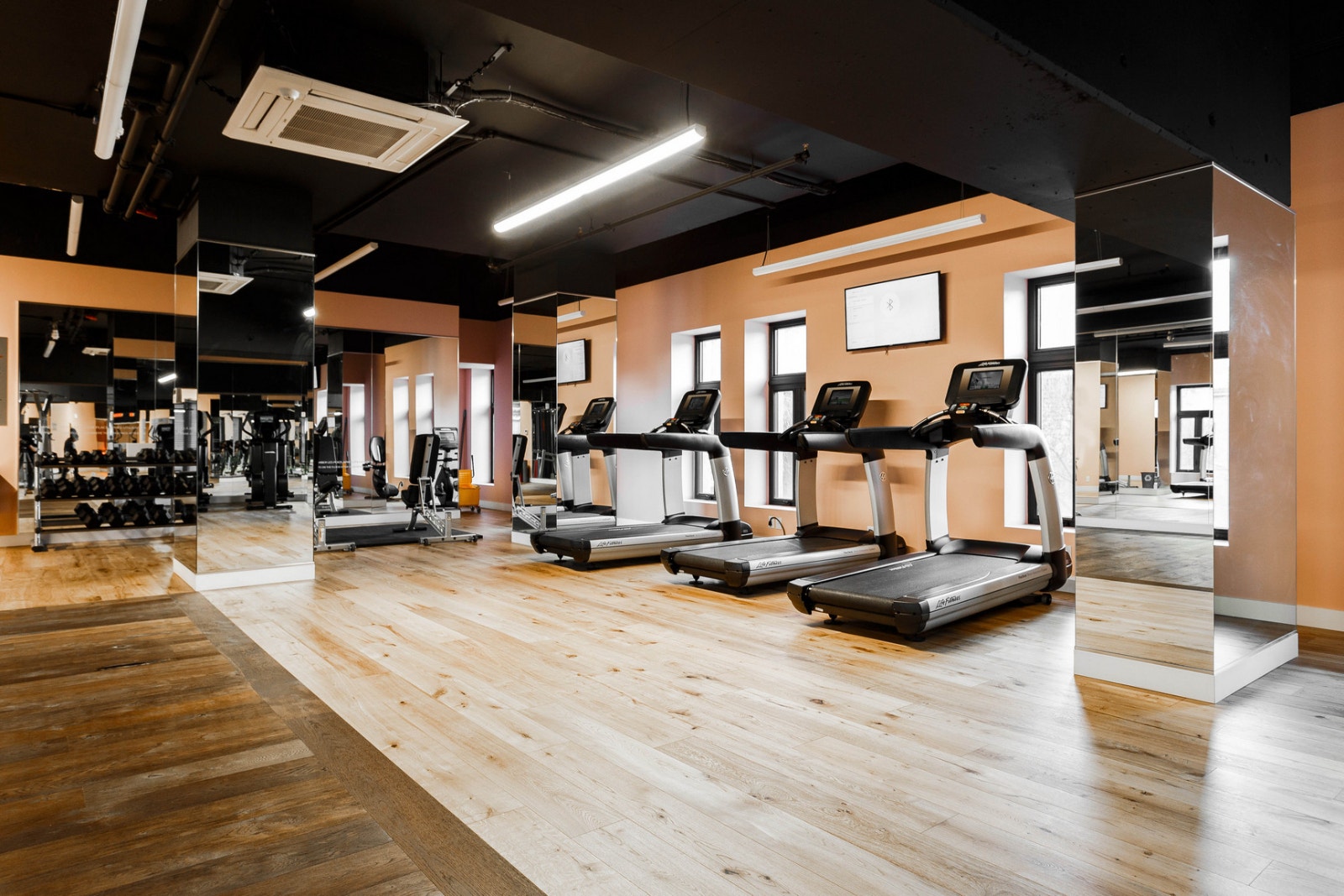 CESSION DE BAIL / LEASE TRANSFER- 3 1/2  Quartier des Spectacles — photo 3