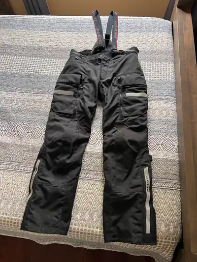 These size XL Rev-IT Sand 4H2O adventure riding pants are black in colour with reflective elements a...