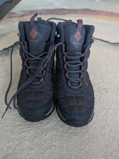 Columbia Womens Size 9 waterproof hiking boots-like new, View more