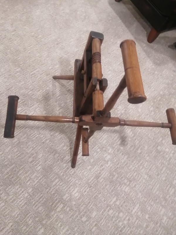 Antique Wool Winder in Arts & Collectibles in Kawartha Lakes - Image 4