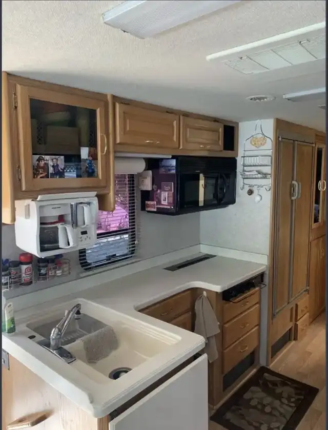 Dolphin Motorhome 36 Foot Class A in RVs & Motorhomes in Lethbridge - Image 6