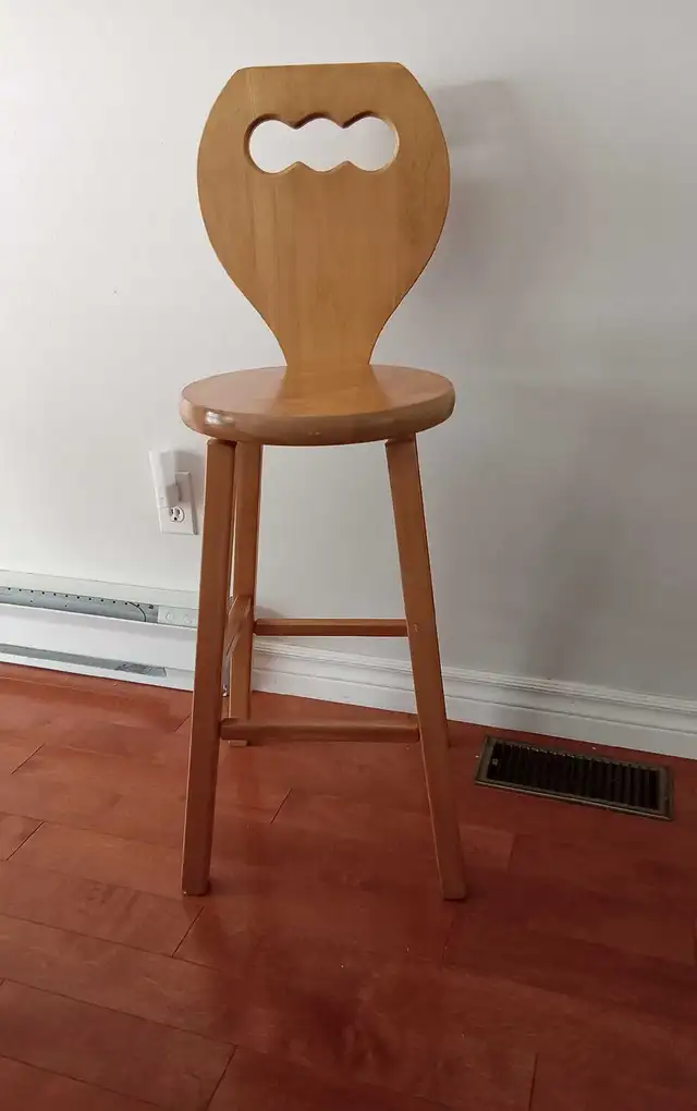 tabouret de cuisine en bois massif lourd in Chairs & Recliners in Laval / North Shore - Image 5