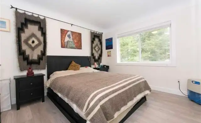 3 beds 1 bath walking to UVic in Room Rentals & Roommates in Victoria - Image 6
