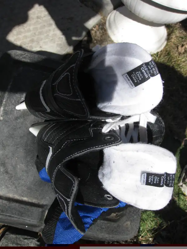 Youth BAUER NEXUS Ice Hockey Skates Size Y 11 R VGC in Hockey in Winnipeg - Image 9