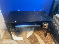 Needs to go: Table for sale 