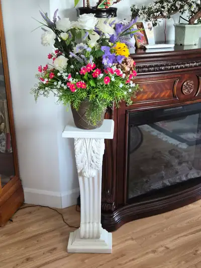pied colonne et pot fleur bonne qualité 69$ à Lévis , View more