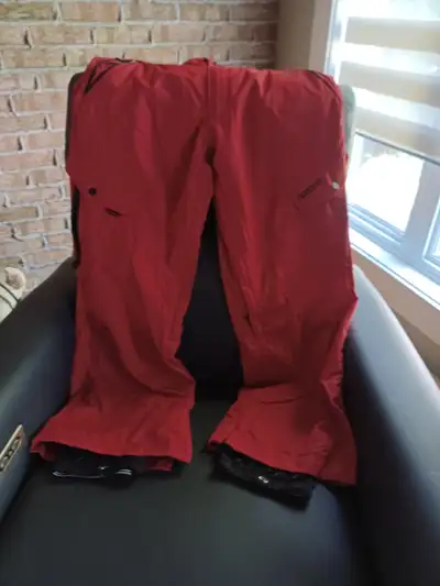 pantalon de ski ou planche ou autre pour homme neuve grandeur médium