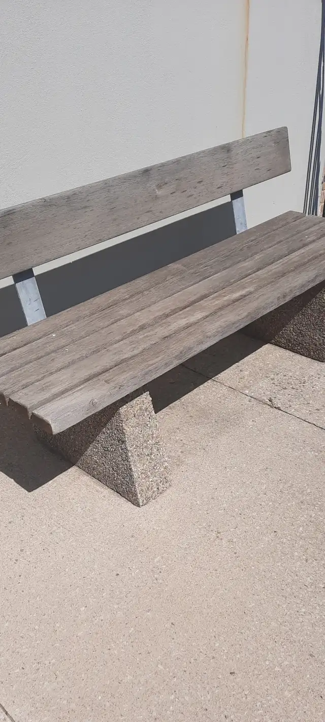 Concrete bench with backrest in Patio & Garden Furniture in Mississauga / Peel Region - Image 2